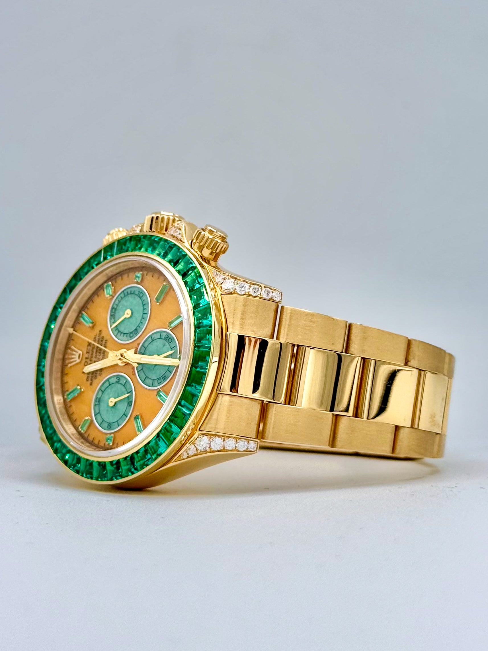 ROLEX DAYTONA “OFF-CATALOGUE (GREEN SAPPHIRE)” 40MM