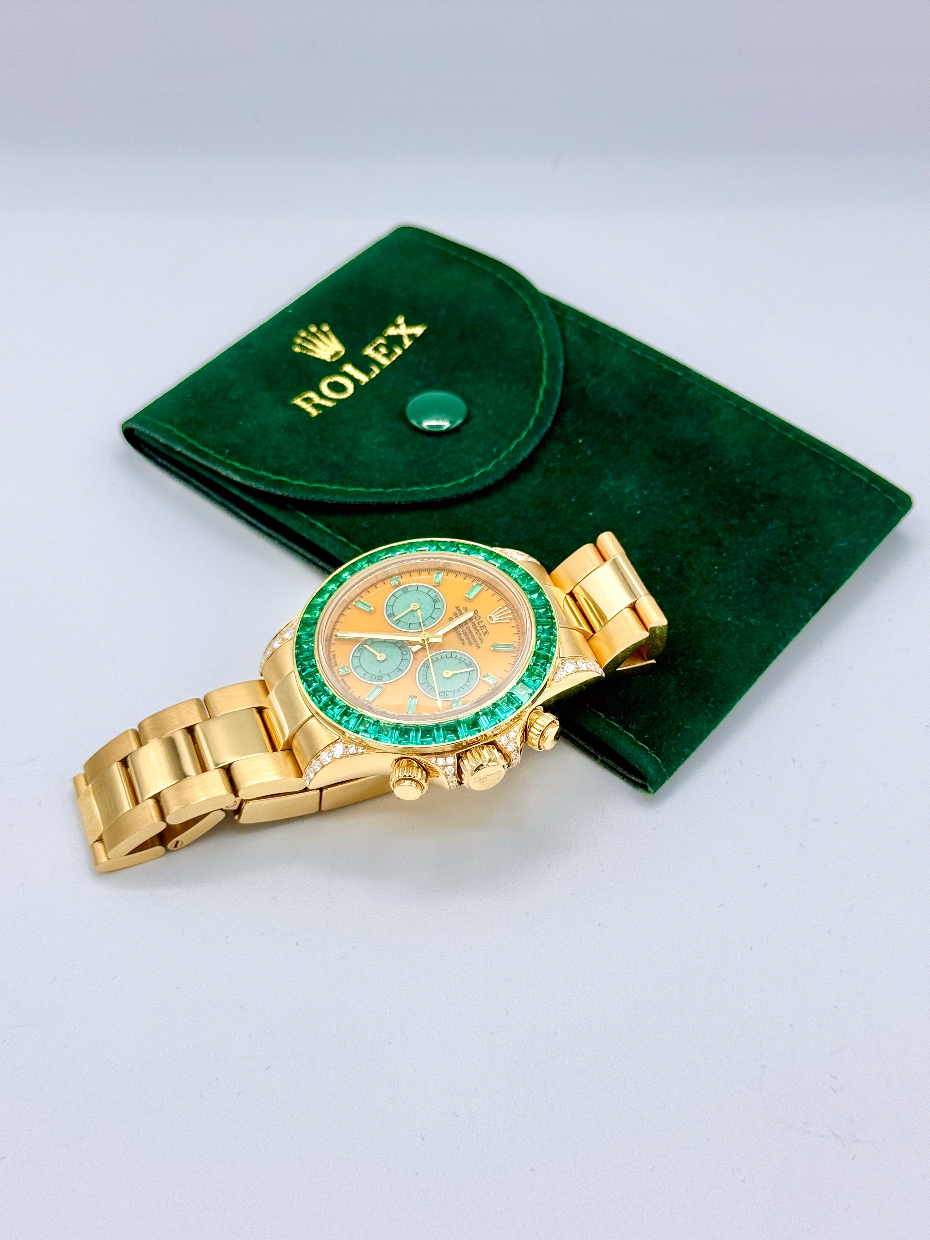 ROLEX DAYTONA “OFF-CATALOGUE (GREEN SAPPHIRE)” 40MM