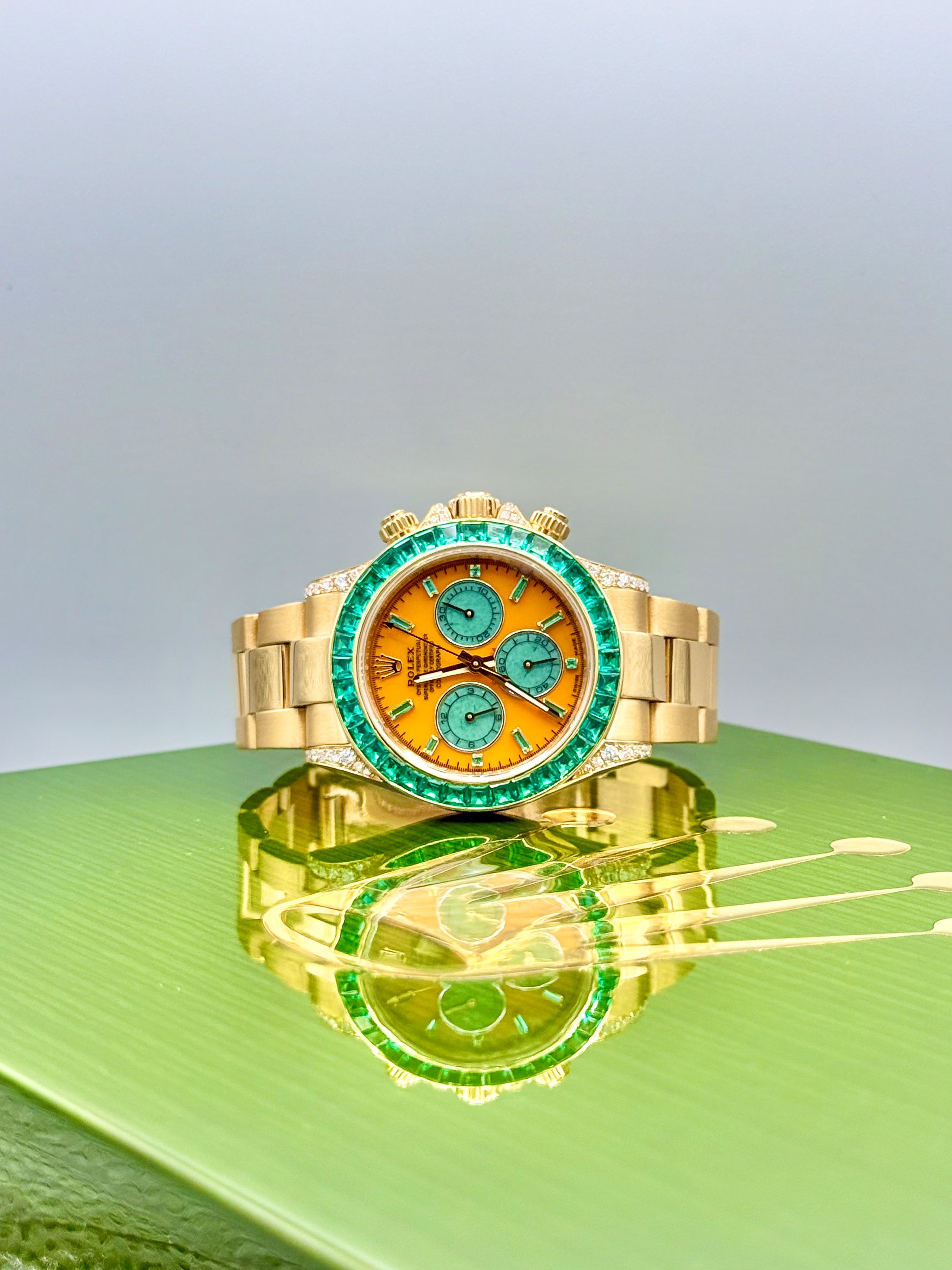 ROLEX DAYTONA “OFF-CATALOGUE (GREEN SAPPHIRE)” 40MM