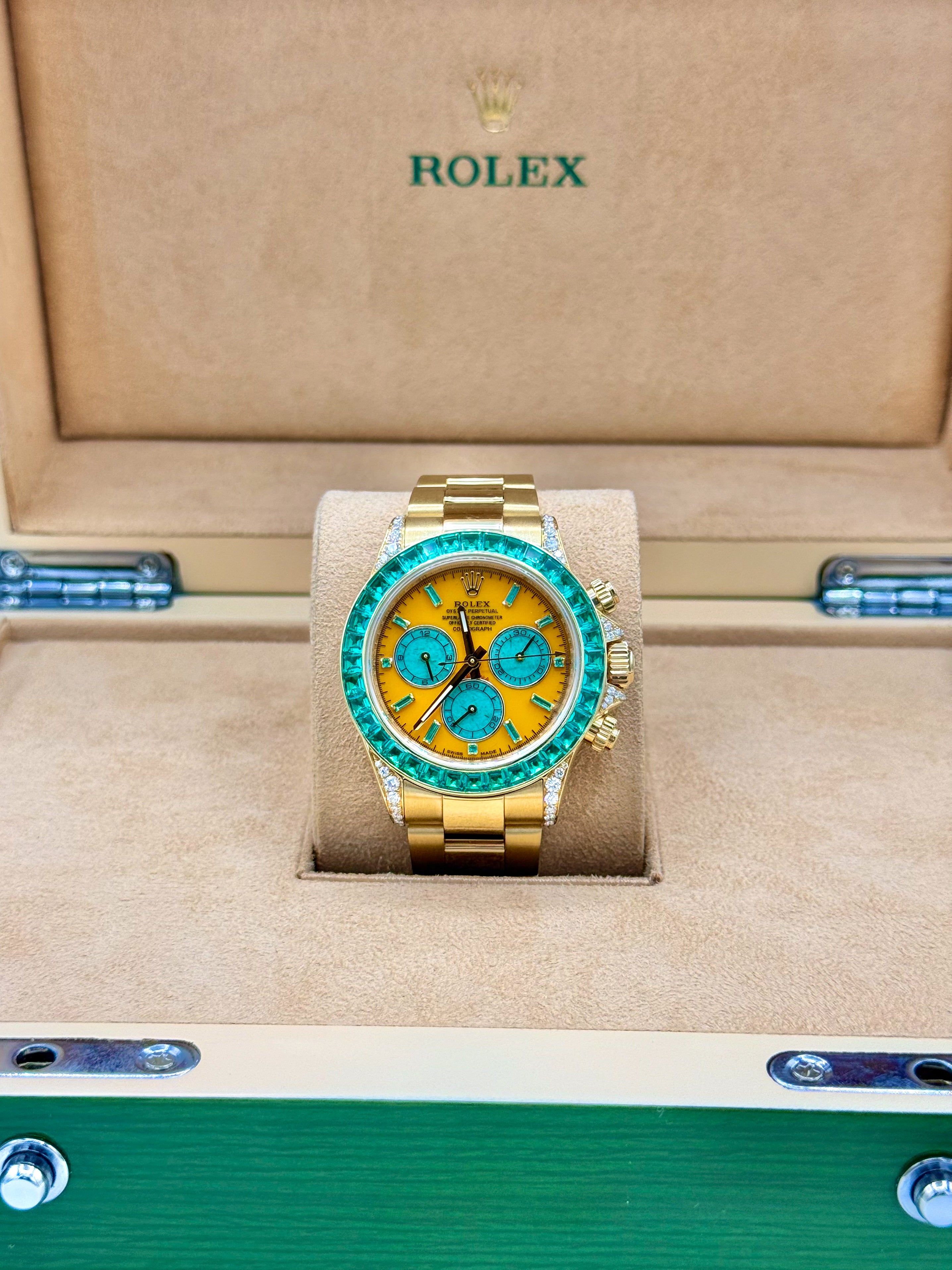 ROLEX DAYTONA “OFF-CATALOGUE (GREEN SAPPHIRE)” 40MM