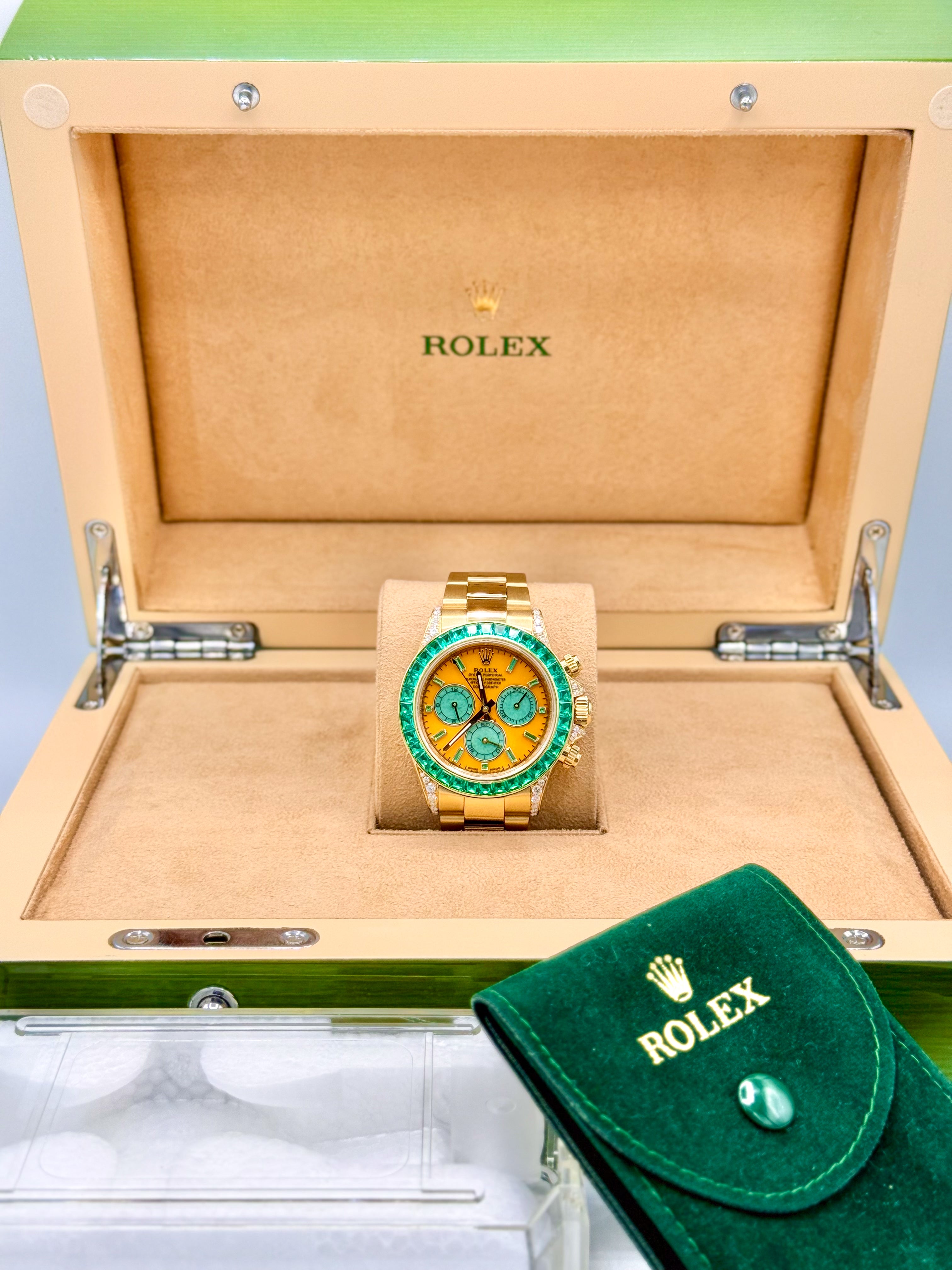 ROLEX DAYTONA “OFF-CATALOGUE (GREEN SAPPHIRE)” 40MM