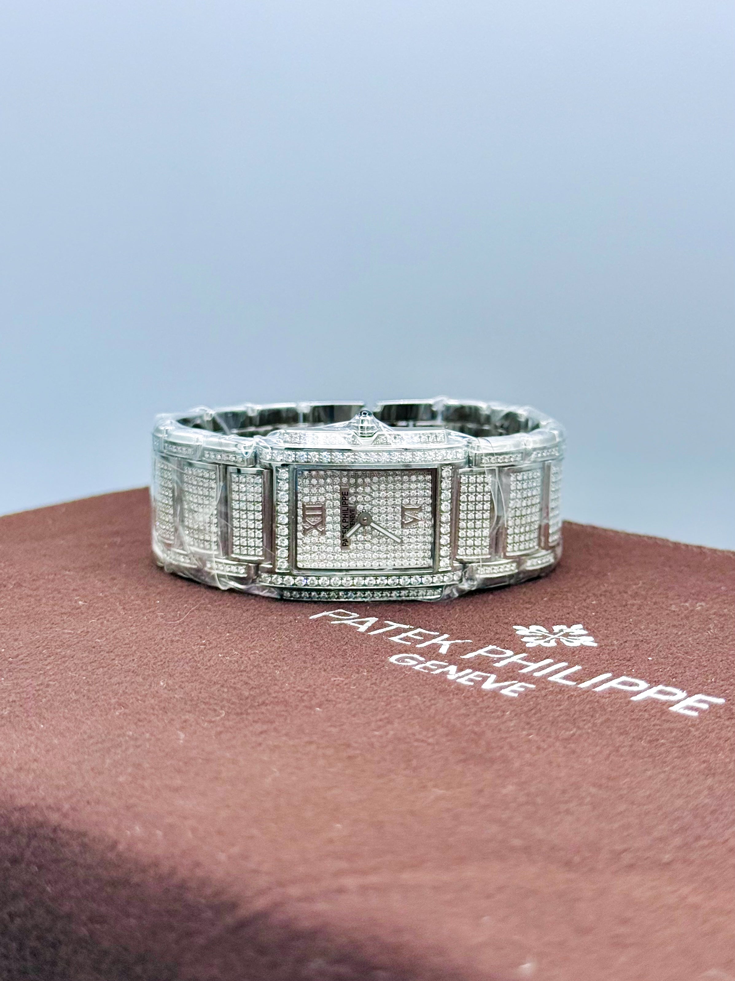 PATEK PHILIPPE TWENTY~4 25.1MMx30 MM